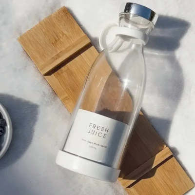 Magnetic Charging Mini Juicer – Fresh Juice On The Go